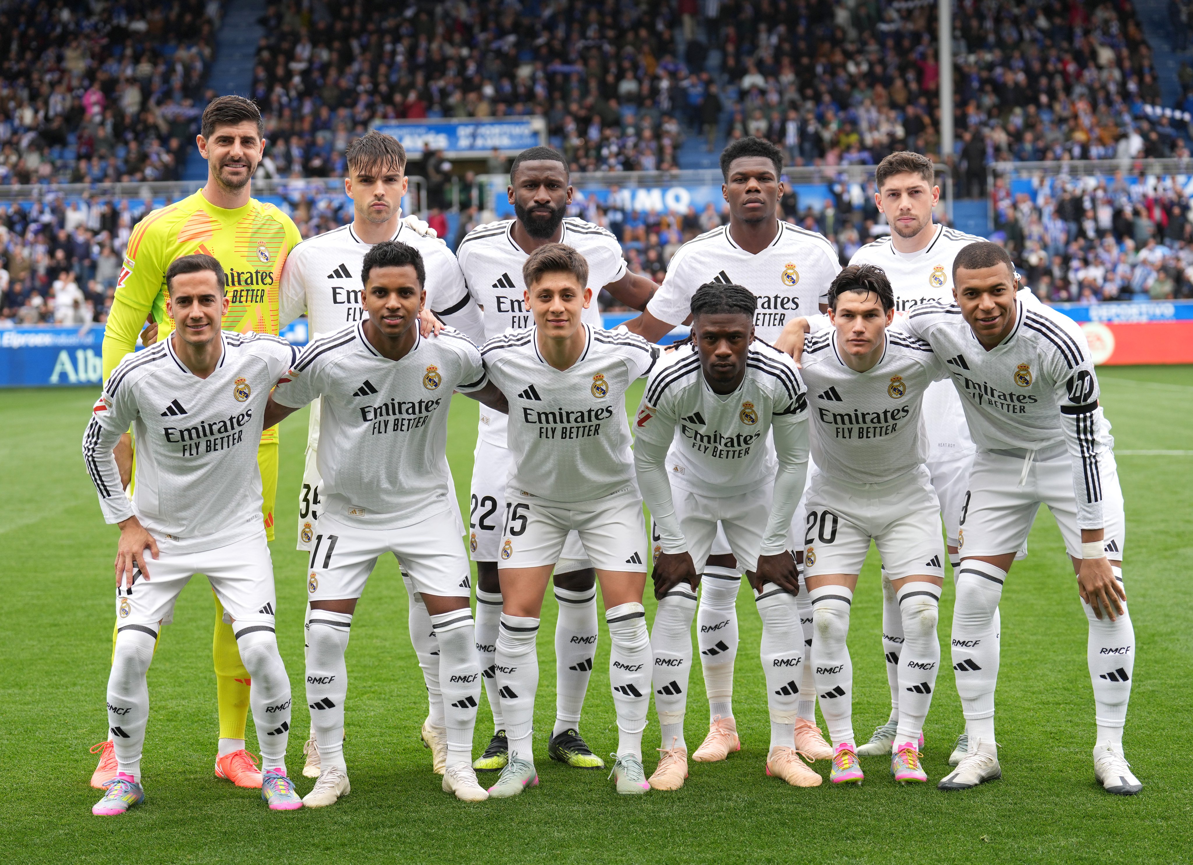 包含阿拉维斯球队迎来对决巴拉多利德的词条